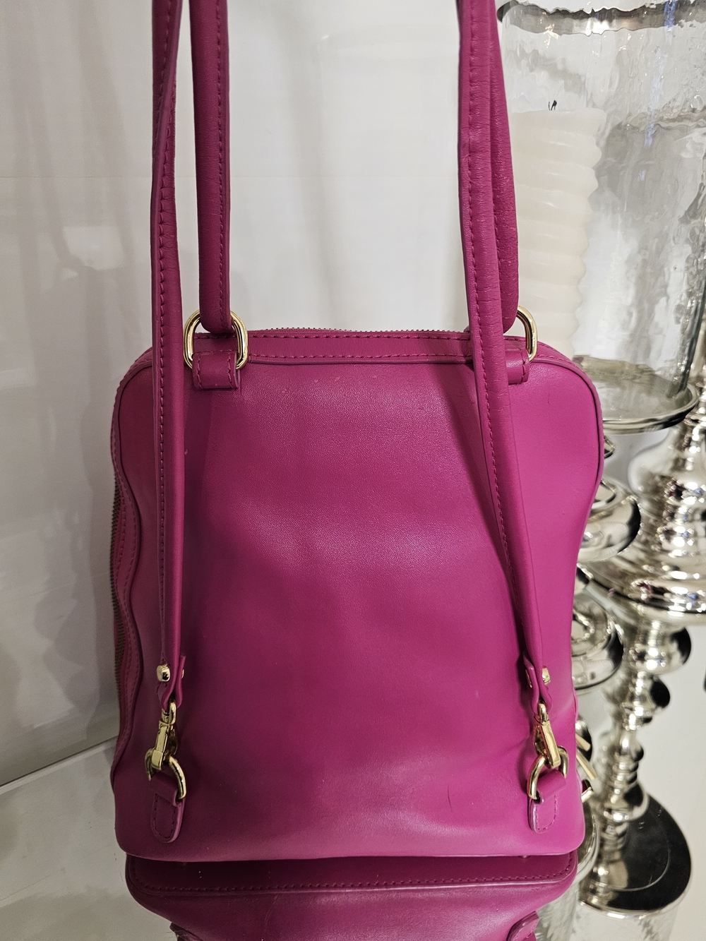 Danier Women’s Fuchsia Leather Backpack Classic Structured Style - Picture 3 of 7